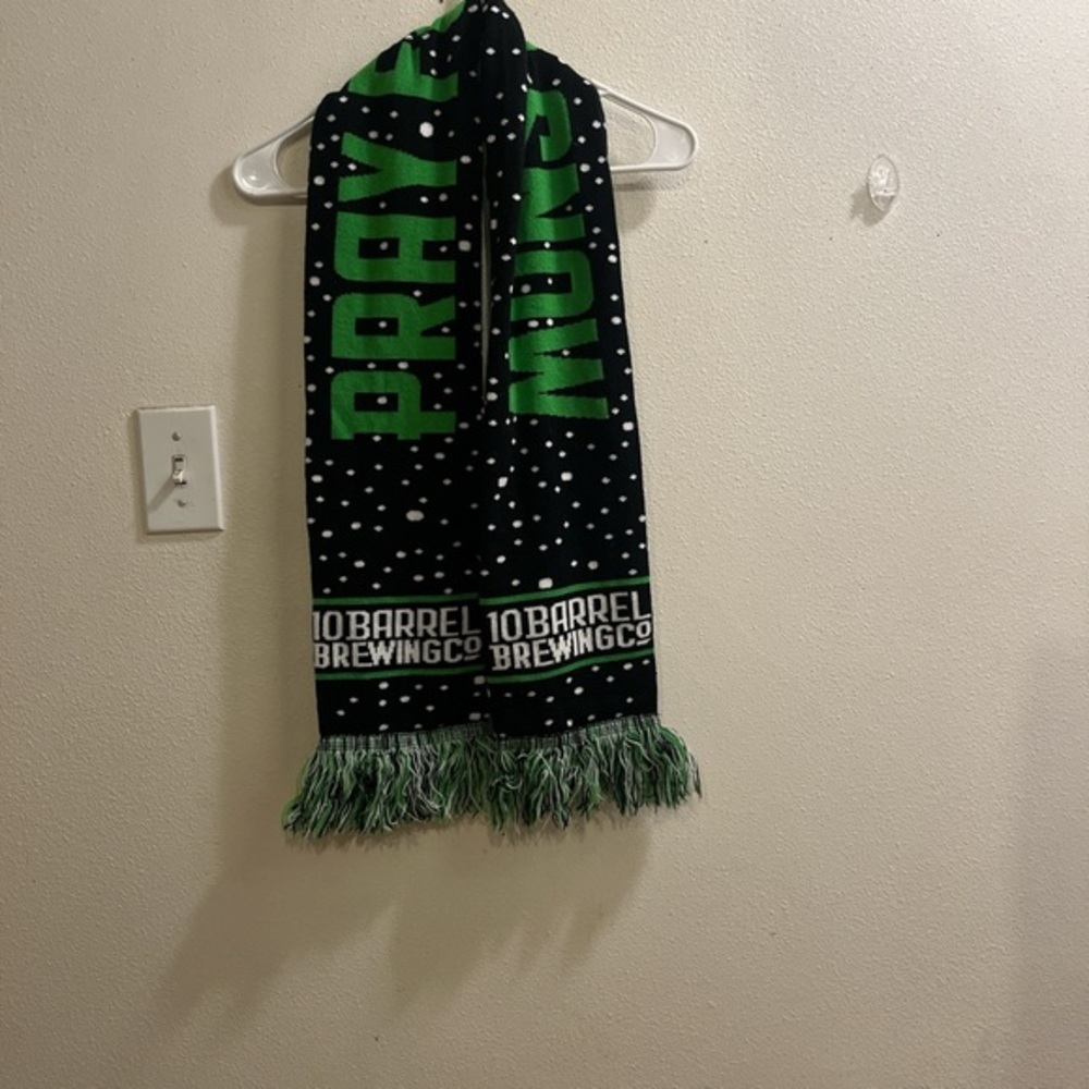 Black and Green Scarf - Picture 1 of 5